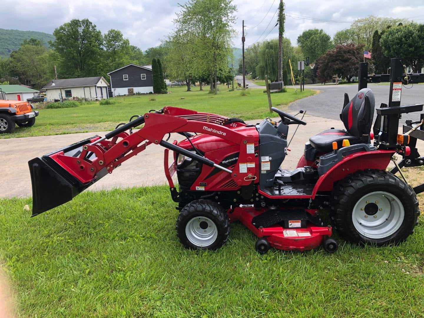Main image Mahindra EMax 22L