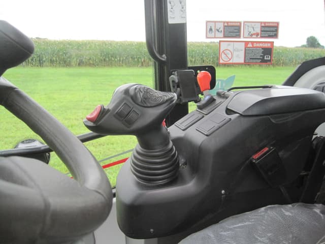 Image of Manitou MLA-T 533 equipment image 3