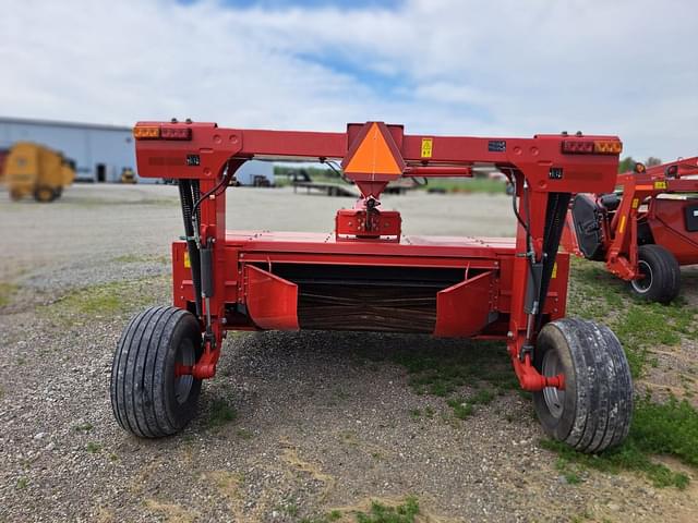 Image of Massey Ferguson 1376 equipment image 2