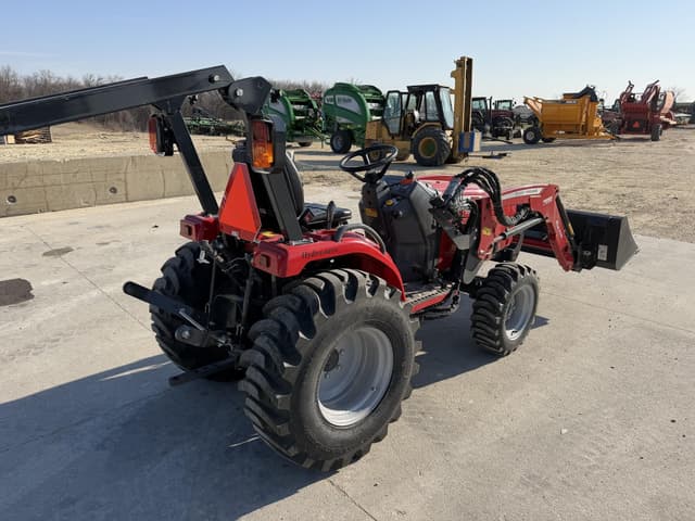 Image of Massey Ferguson 1526 equipment image 2