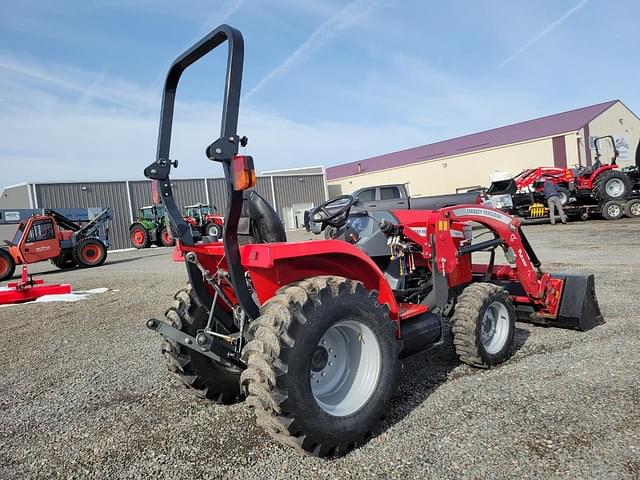 Image of Massey Ferguson 1825E equipment image 2