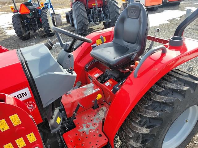 Image of Massey Ferguson 1825E equipment image 4