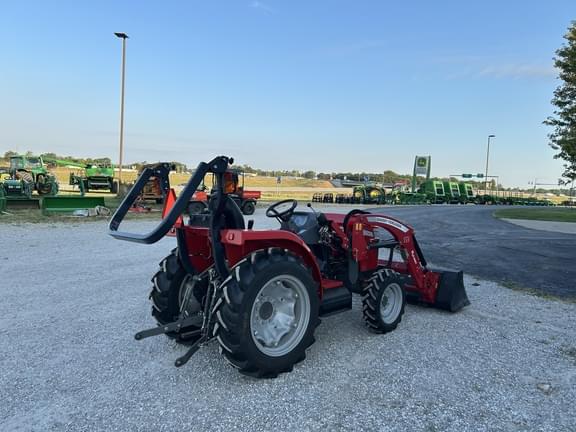 Image of Massey Ferguson 1825E equipment image 4