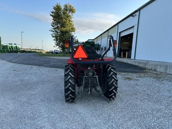 Image of Massey Ferguson 1825E equipment image 3
