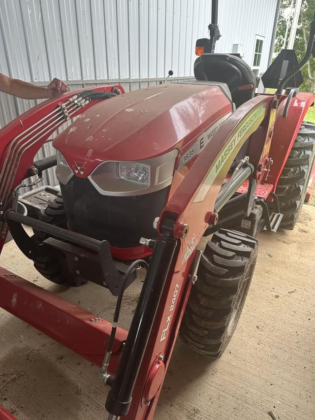 Image of Massey Ferguson 1835E equipment image 2