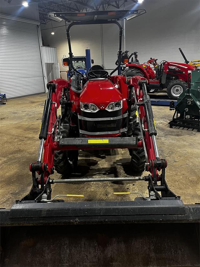 Image of Massey Ferguson 1835M equipment image 1