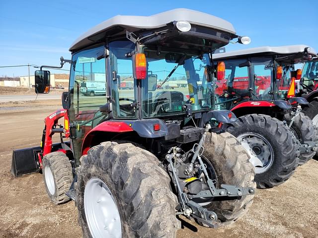 Image of Massey Ferguson 1835M equipment image 4