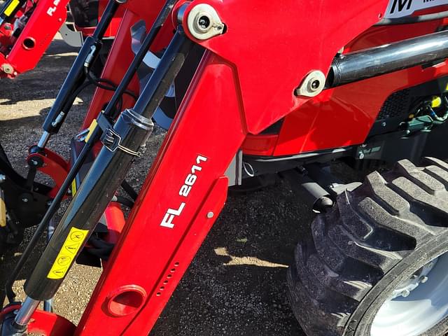 Image of Massey Ferguson 1835M equipment image 3