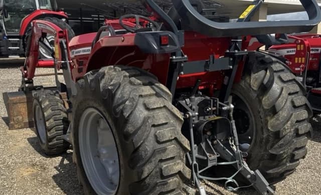 Image of Massey Ferguson 1835M equipment image 1