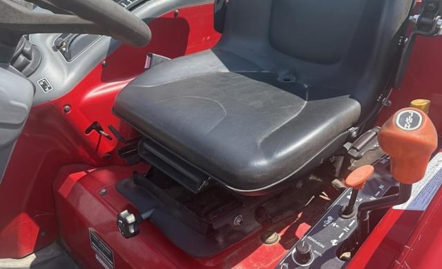 Image of Massey Ferguson 1835M equipment image 3