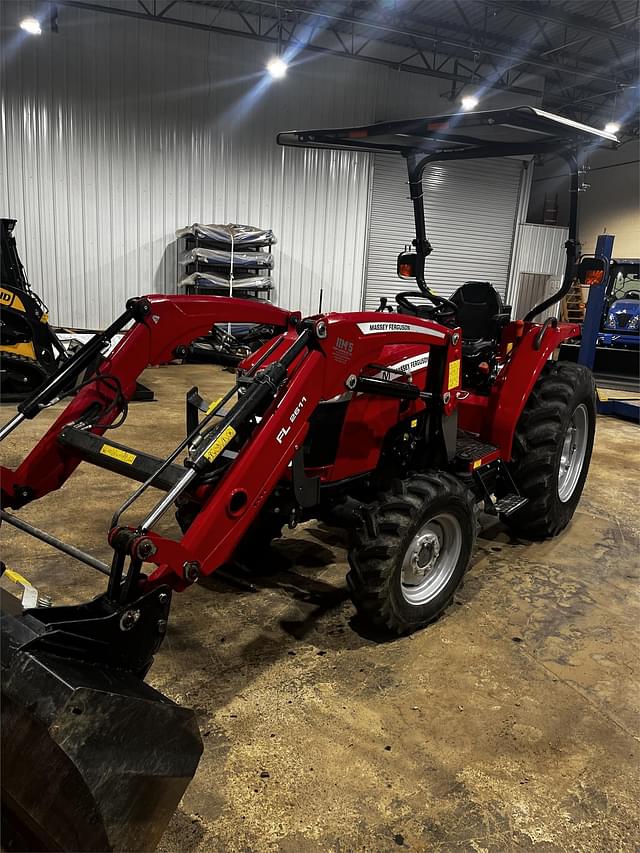 Image of Massey Ferguson 1835M equipment image 2