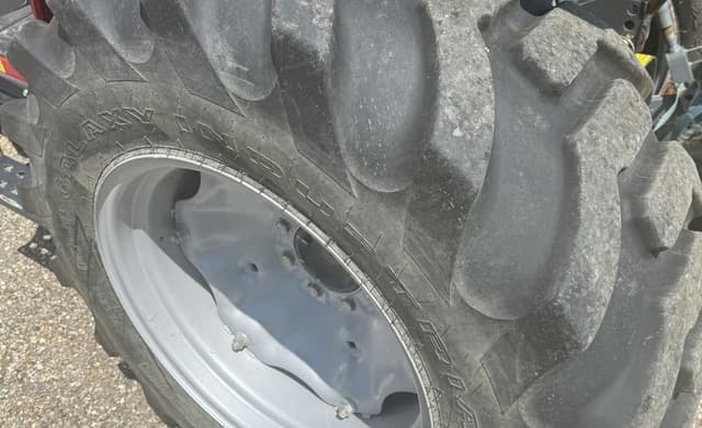 Image of Massey Ferguson 1835M equipment image 4