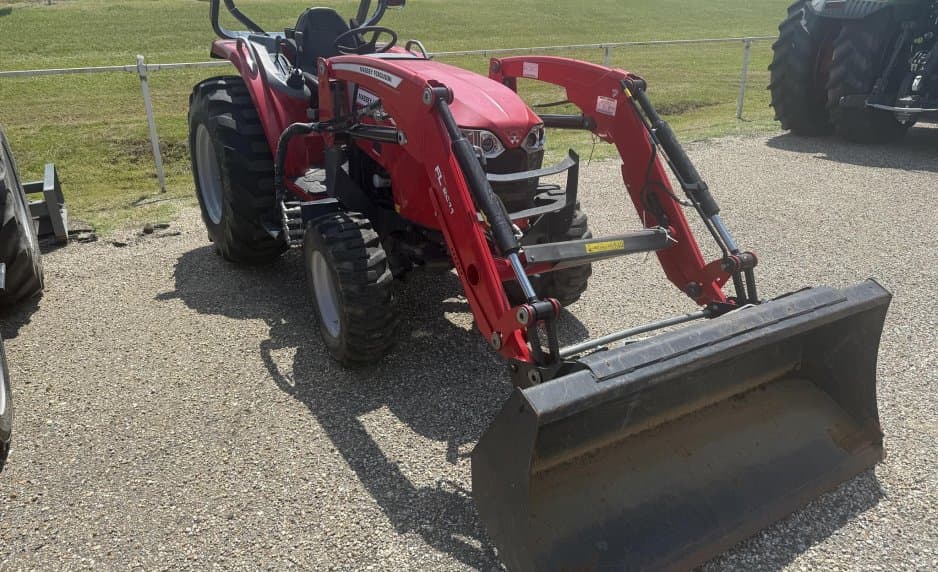 Image of Massey Ferguson 1835M Primary image