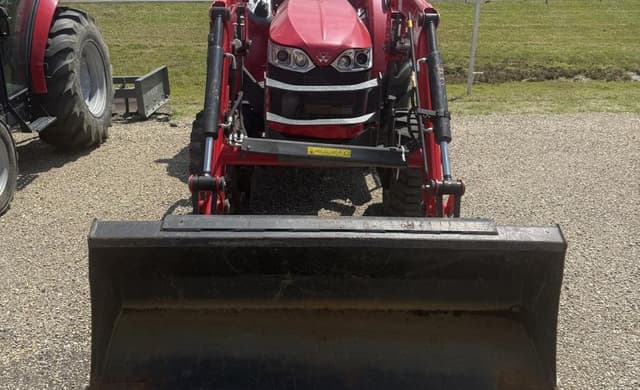 Image of Massey Ferguson 1835M equipment image 2