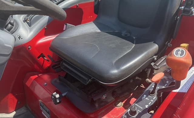 Image of Massey Ferguson 1835M equipment image 3