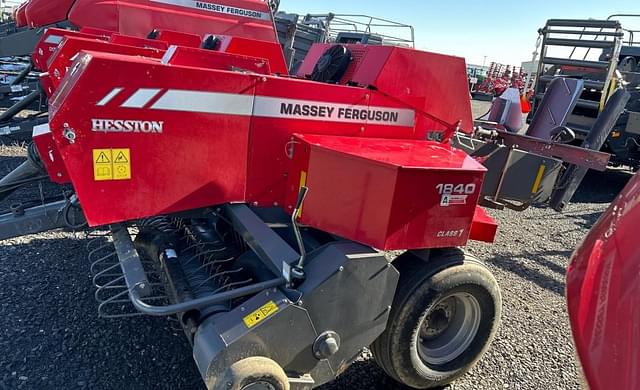 Image of Massey Ferguson 1840 equipment image 3