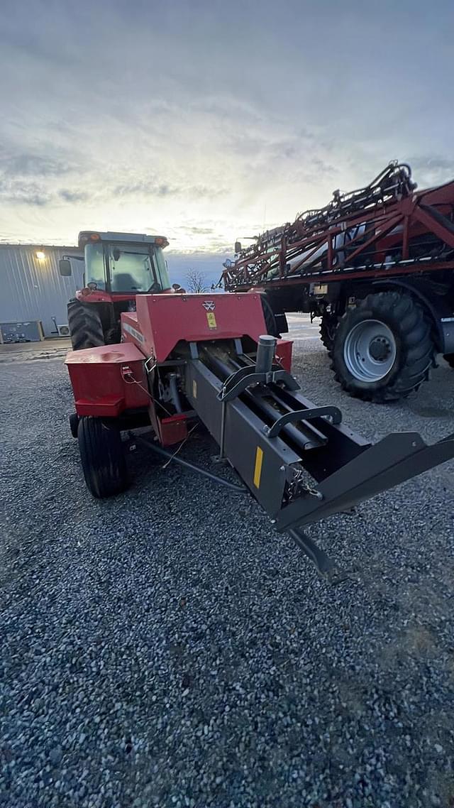 Image of Massey Ferguson 1840 equipment image 3