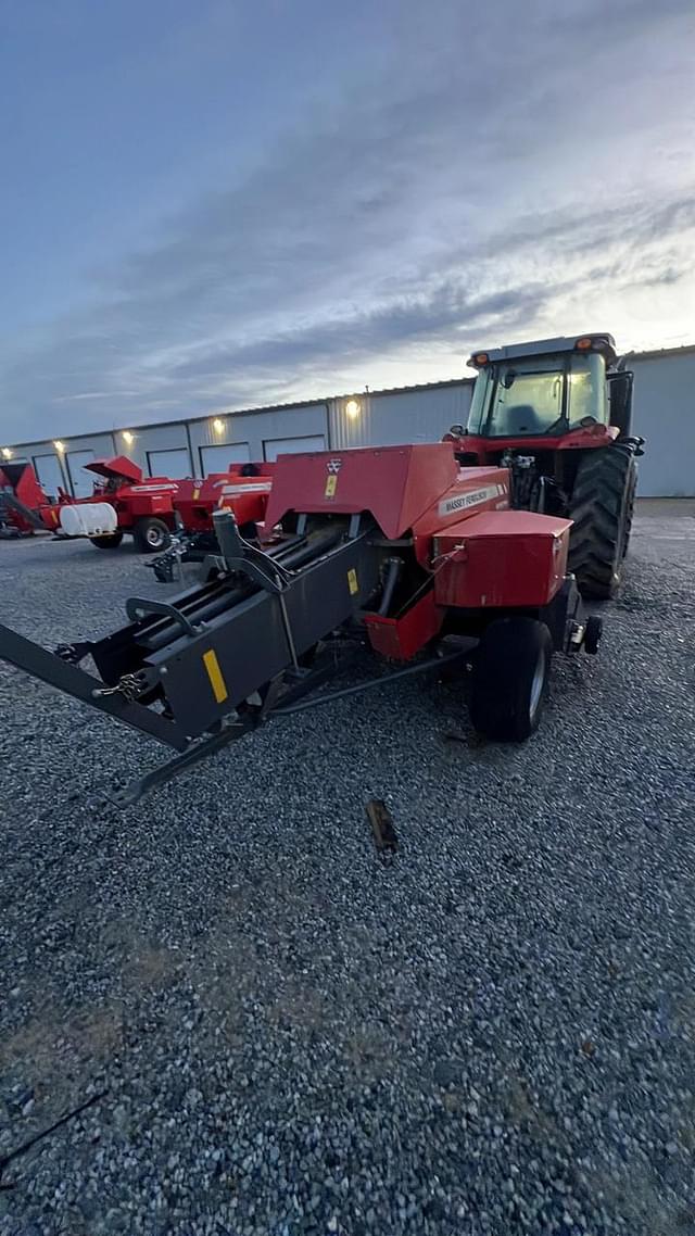 Image of Massey Ferguson 1840 equipment image 1