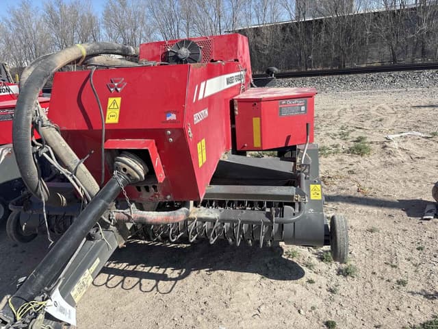 Image of Massey Ferguson 1840 equipment image 2