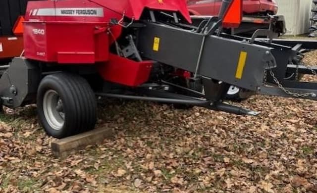Image of Massey Ferguson 1840 equipment image 2