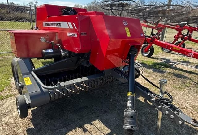 Image of Massey Ferguson 1840 equipment image 1