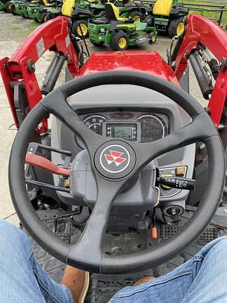 Image of Massey Ferguson 1840M equipment image 2