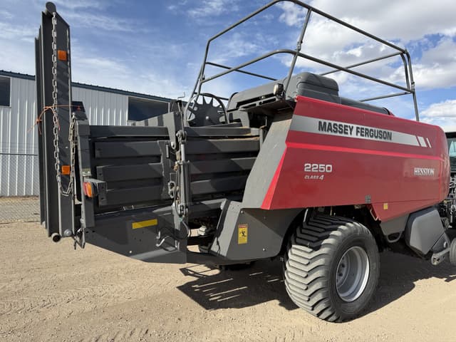 Image of Massey Ferguson 2250 equipment image 1