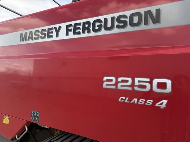 Image of Massey Ferguson 2250 equipment image 2