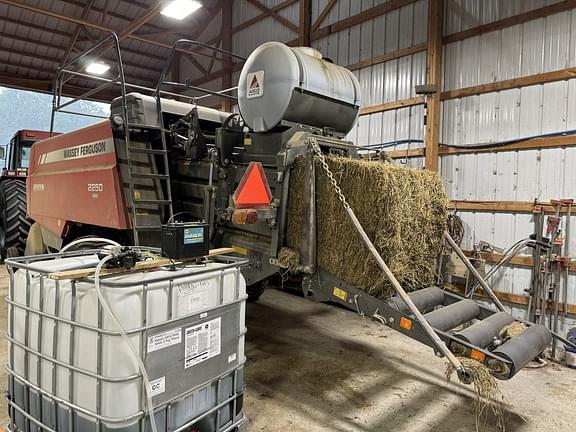 Image of Massey Ferguson 2250 equipment image 4