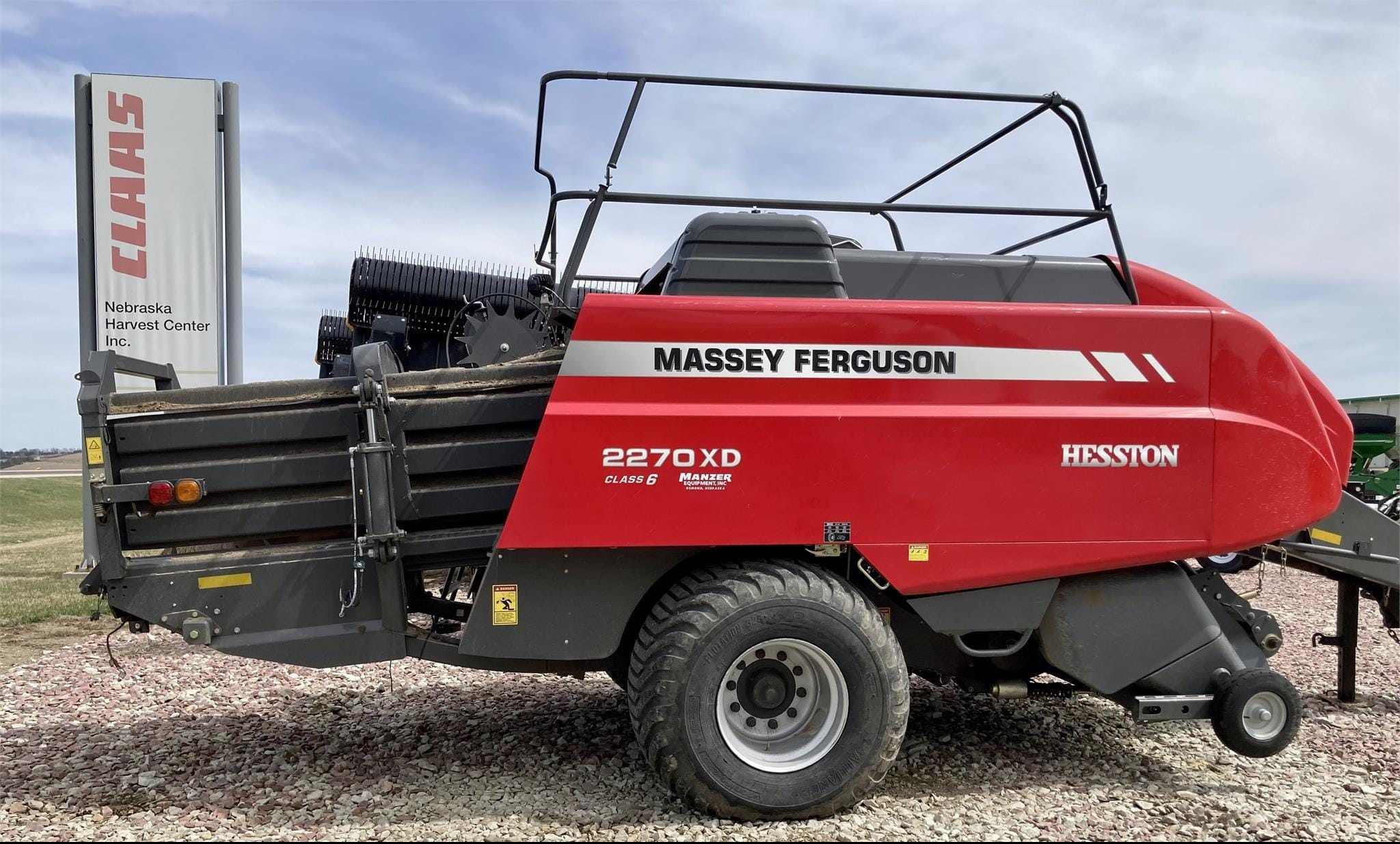 2021 Massey Ferguson 2270XD Equipment Image0