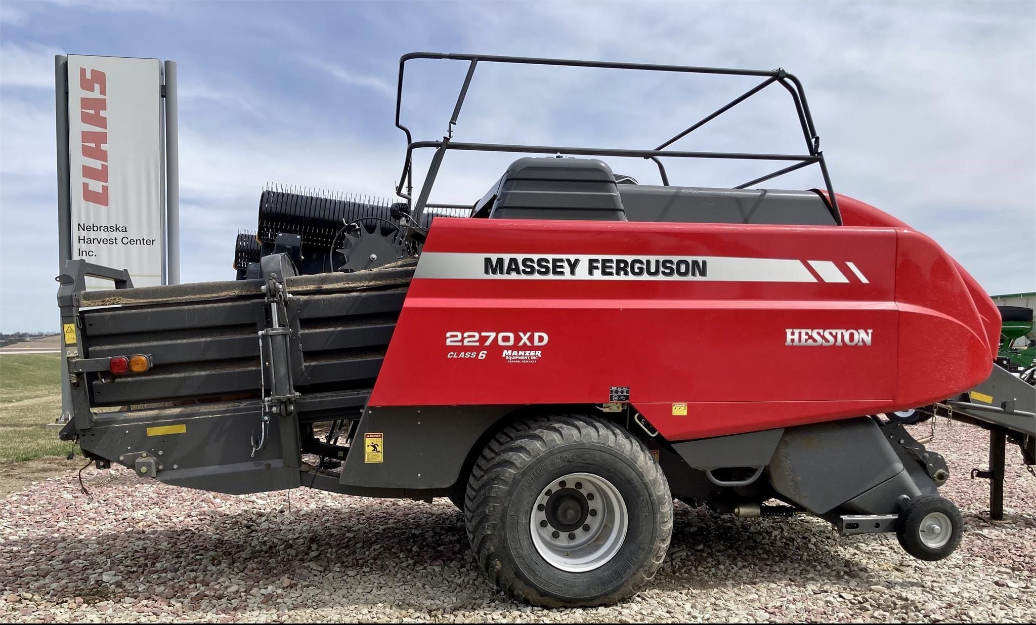 2021 Massey Ferguson 2270XD Equipment Image0