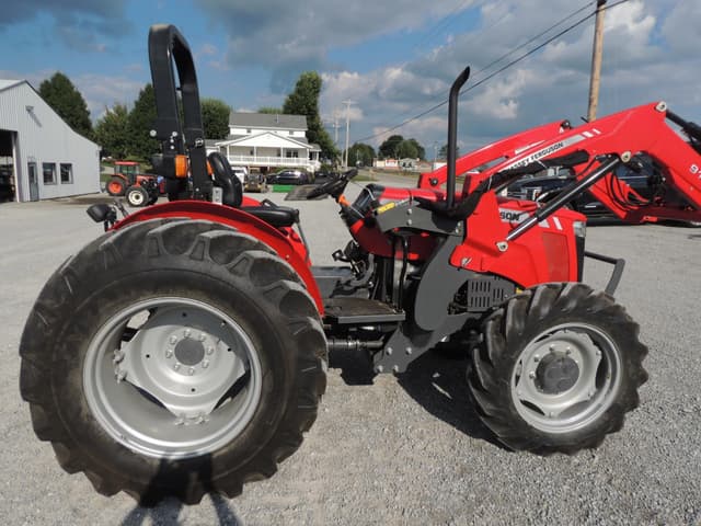 Image of Massey Ferguson 2607H equipment image 4