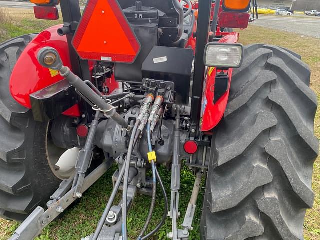 Image of Massey Ferguson 2607H equipment image 3