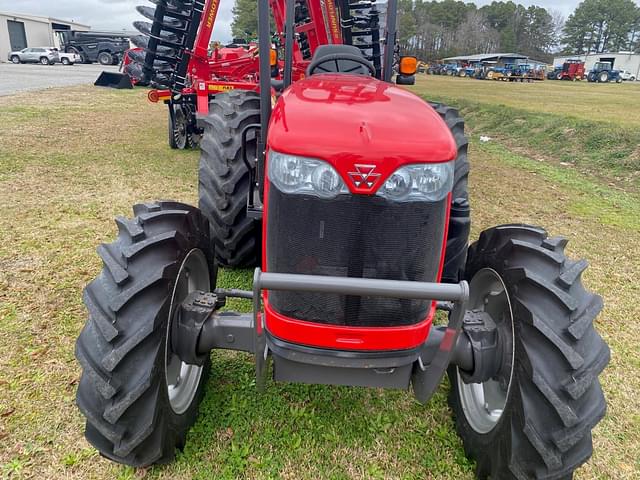 Image of Massey Ferguson 2607H equipment image 2