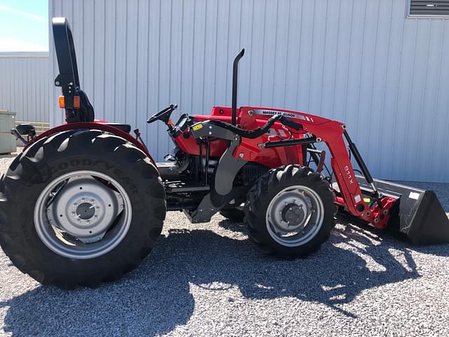 Image of Massey Ferguson 2607H equipment image 1