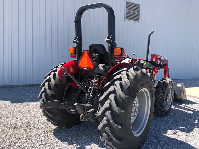 Image of Massey Ferguson 2607H equipment image 2