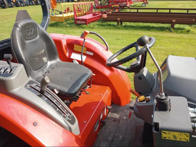 Image of Massey Ferguson 2850E equipment image 3