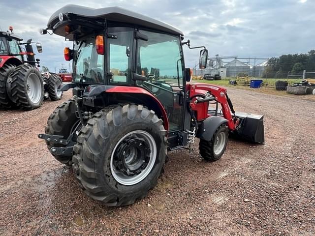 Image of Massey Ferguson 2850M equipment image 4