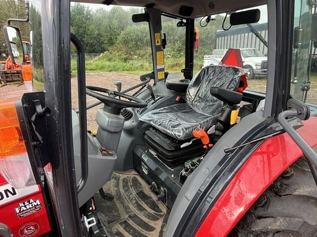 Image of Massey Ferguson 2850M equipment image 4