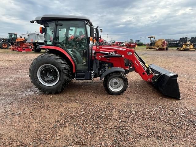 Image of Massey Ferguson 2850M equipment image 2