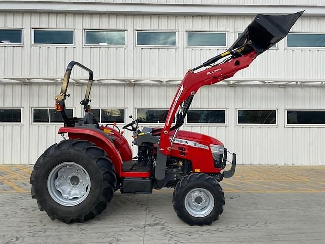 Image of Massey Ferguson 2860E equipment image 2