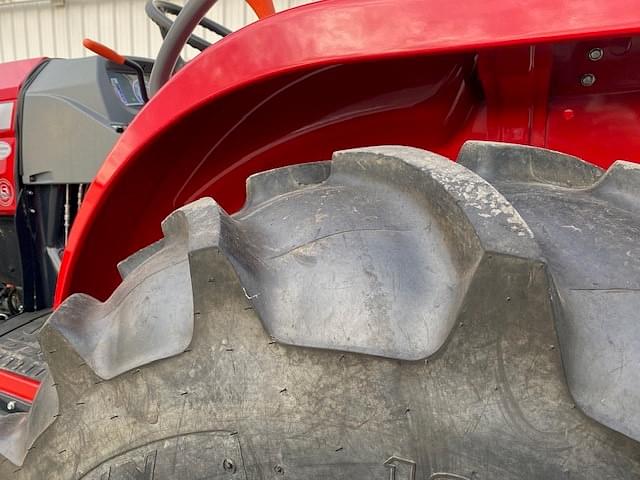 Image of Massey Ferguson 2860E equipment image 4