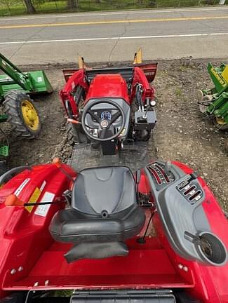 Image of Massey Ferguson 2860E equipment image 2
