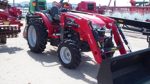 Image of Massey Ferguson 2860E equipment image 2