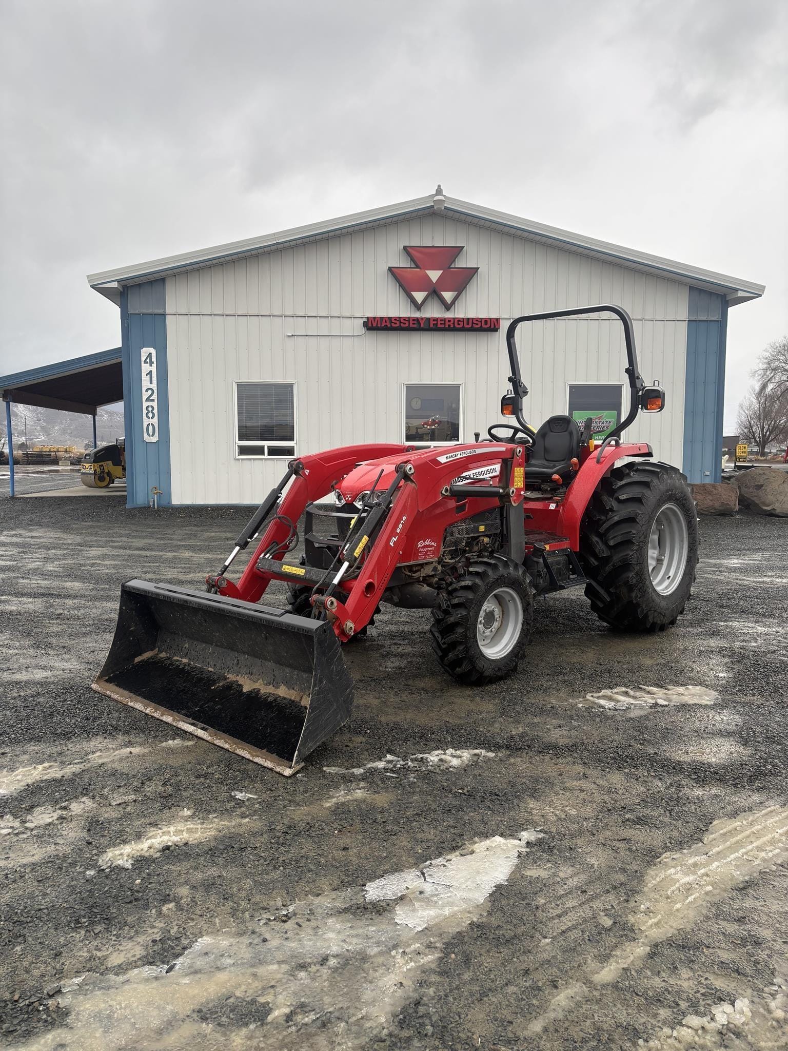 2021 Massey Ferguson 2860M Equipment Image0