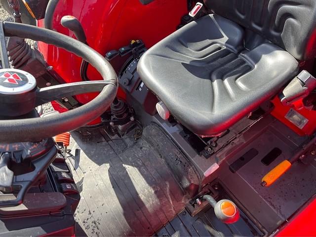 Image of Massey Ferguson 4707 equipment image 4