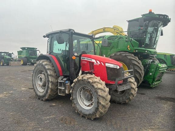 Image of Massey Ferguson 5711 equipment image 3