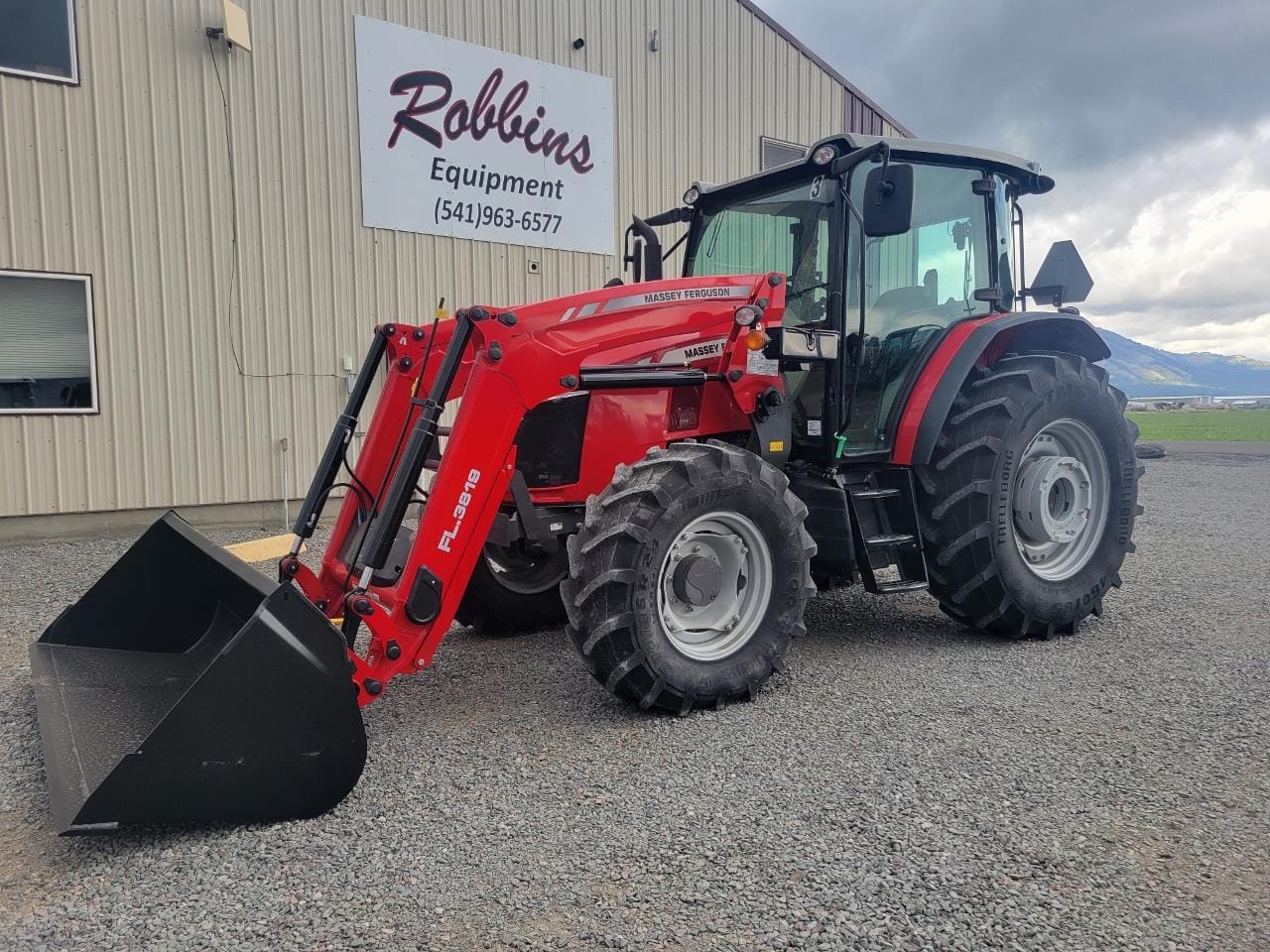 Main image Massey Ferguson 5711