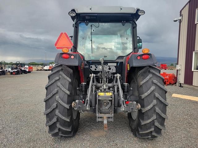 Image of Massey Ferguson 5711 equipment image 4