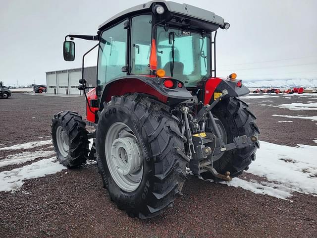 Image of Massey Ferguson 5711 equipment image 3